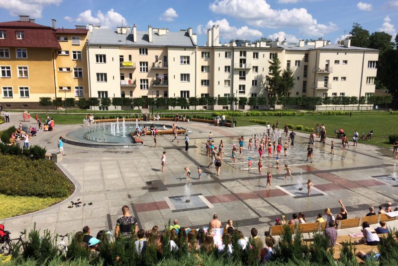 Narodowe czytanie Sienkiewicza przy Fontannie Multimedialnej