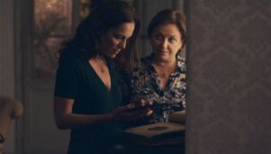 Kadr z filmu "Dziedziczki", dyst. Aurora Films