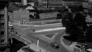 Skrzyżowanie ulicy Grunwaldzkiej i alei 22 lipca (obecnie aleja Piłsudskiego), lata 50 XX w. / fot. Józef Gajda