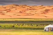 "Piękna Mongolia" - wystawa fotografii, pokaz strojów, degustacja potraw w WDK
